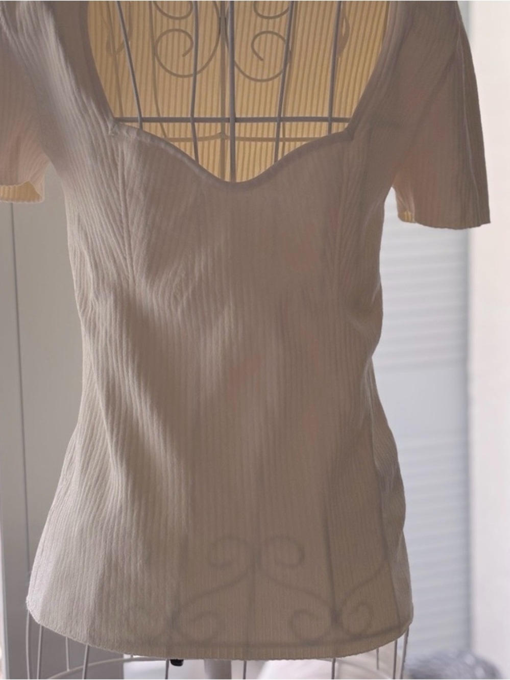 Los Angeles Atelier & other stories stretch knit top cream, sweetheart neckline